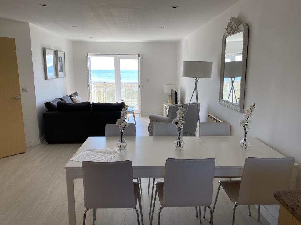 Luxury Beachfront Outstanding 2 Bedroom Apartment 伊斯特布恩 外观 照片