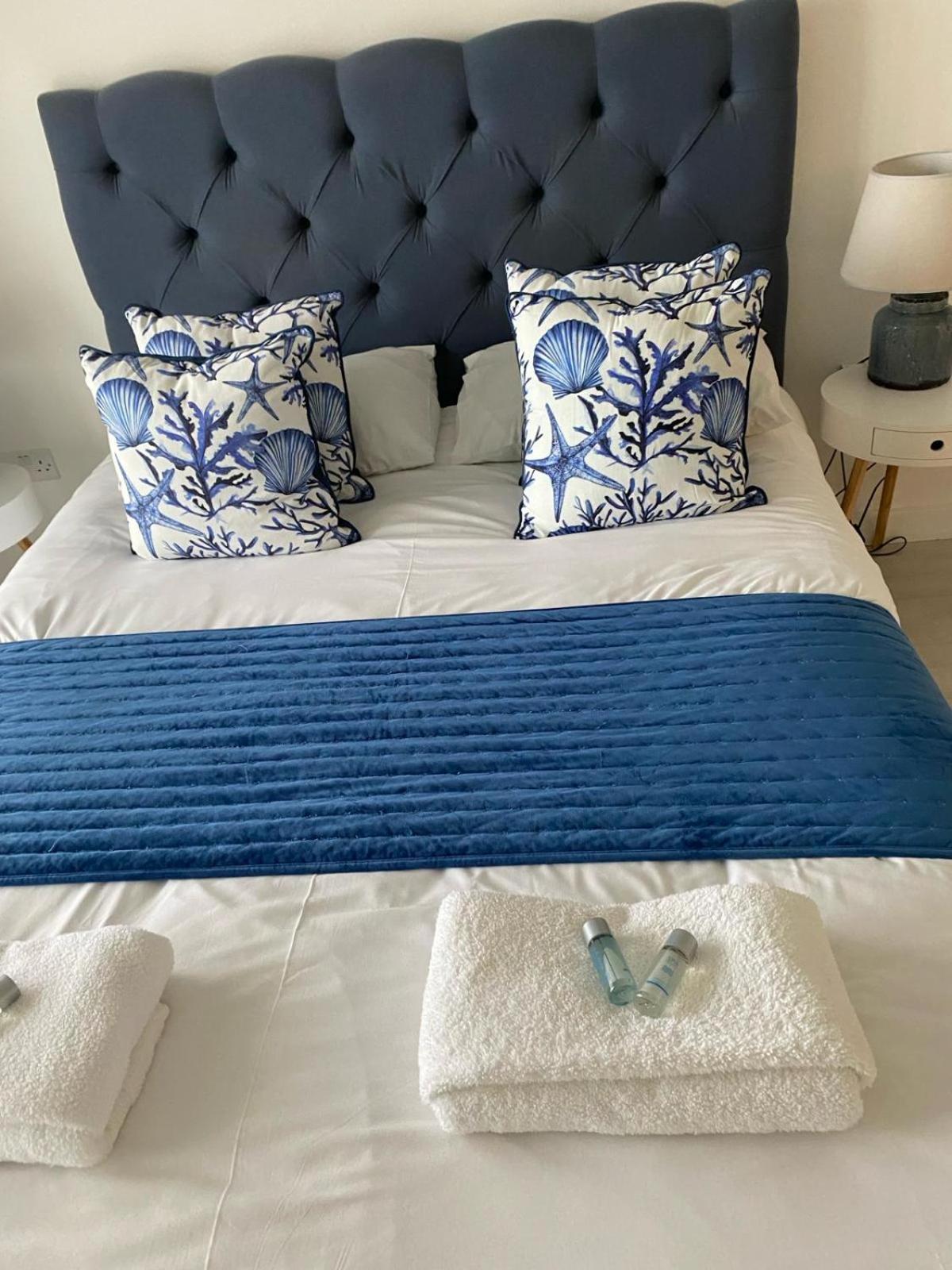 Luxury Beachfront Outstanding 2 Bedroom Apartment 伊斯特布恩 外观 照片